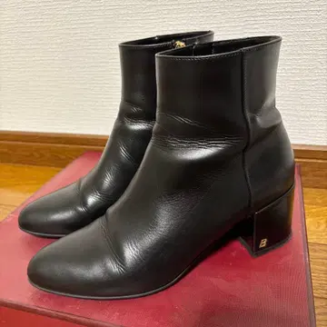 [ 새상품급 박스 포함 ] BALLY 블랙 숏부츠 이탈리아제