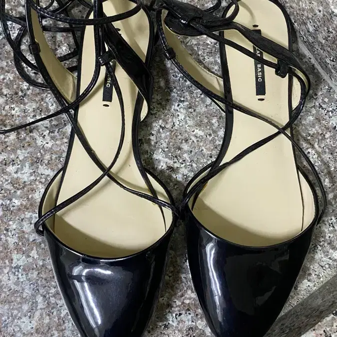 자라 ZARA 블랙 샌들 스트랩힐 240