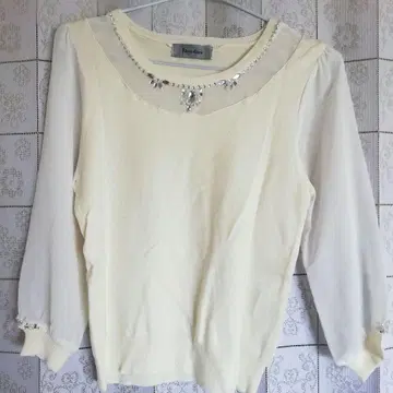 리랜드트루 비쥬 부착 5부 소매 니트