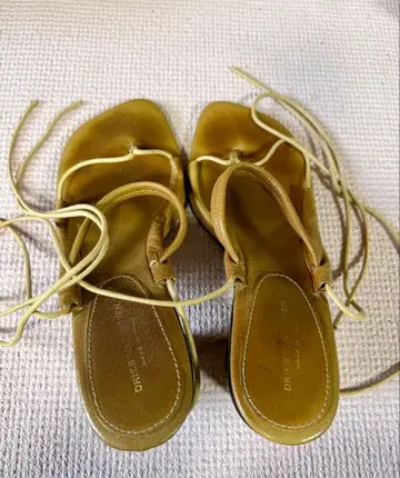 드리스반노튼 가죽 베이지 스트랩 샌들