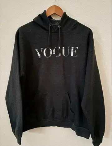 VOGUE 후드티