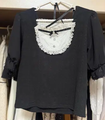 노에미 NOEME 아가씨 백 레이스업 초커 넥 티셔츠