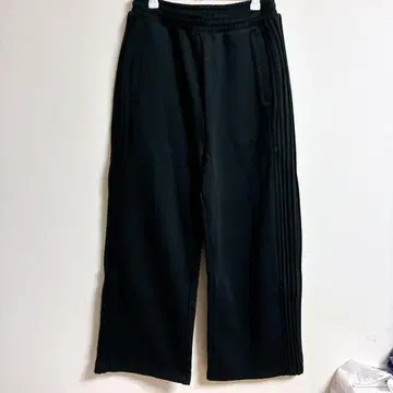 null. 핀턱 스웨트 팬츠 블랙 널 2025 모델 와이드