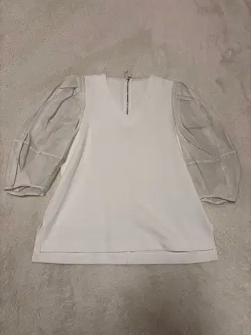 엘렌딕: 화이트 시스루 오분 소매 상의