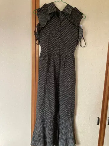 리본 포함 플리츠 프릴 절개 체크 무늬 셔츠 원피스