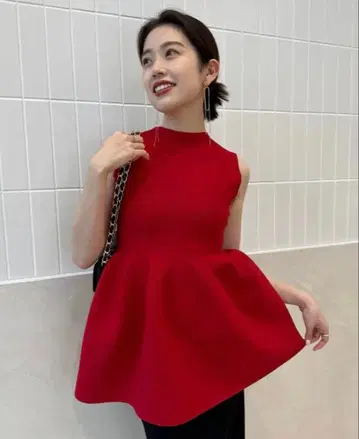 새상품급 anuans 홀 가먼트 페플럼 슬리브리스 니트