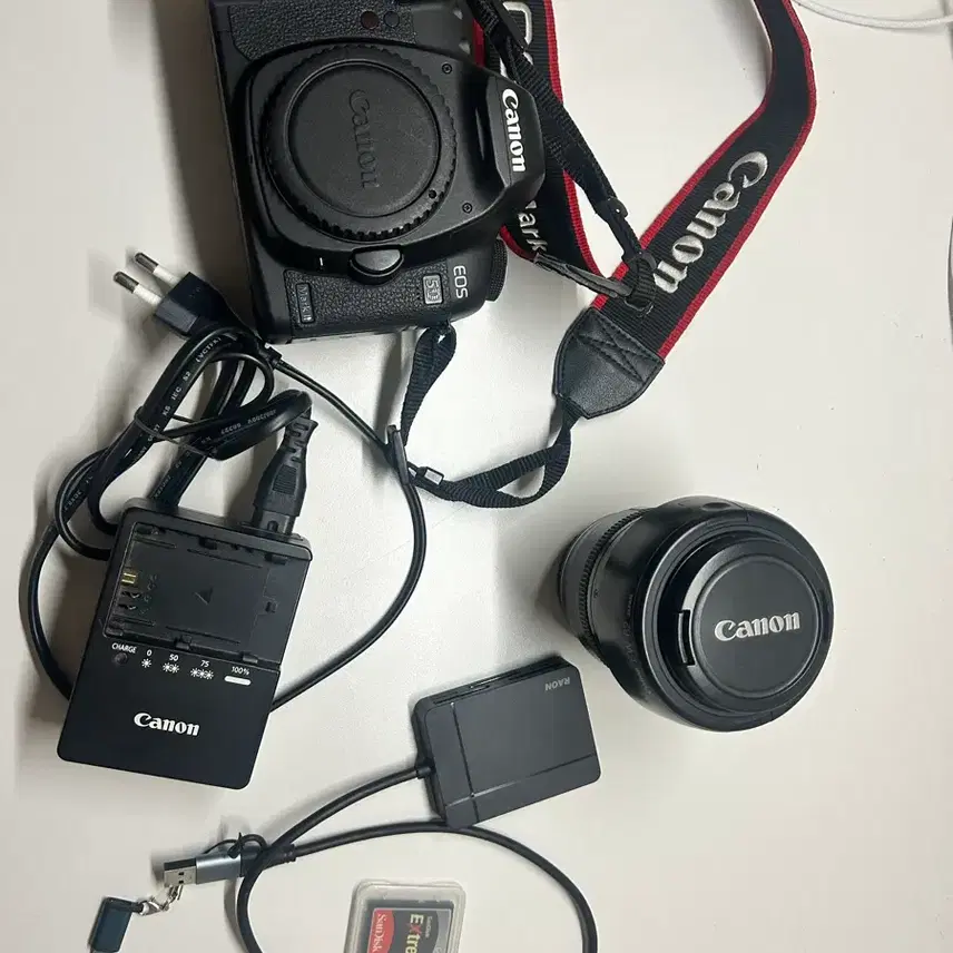 캐논 풀프레임 카메라 5dmark2 바디(오두막),35-135mm 렌즈