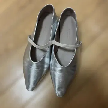 유나이티드 애로우즈 실버 스트랩 플랫슈즈 24.0cm