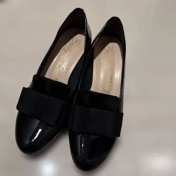 힐업 리본 로퍼 (블랙 에나멜) 24.5cm