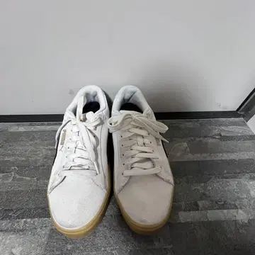 PUMA 통굽 스니커즈 24.5cm