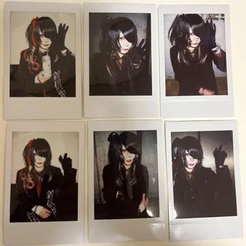 마미레타 카루. 폴라로이드