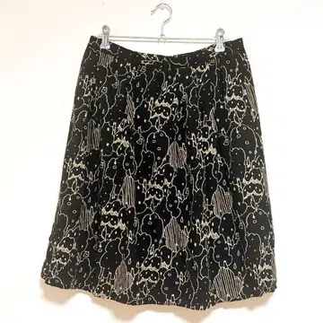 푸두두 스커트 무릎 기장 M 블랙 올 패턴 허리밴딩 안감 얇은 소재