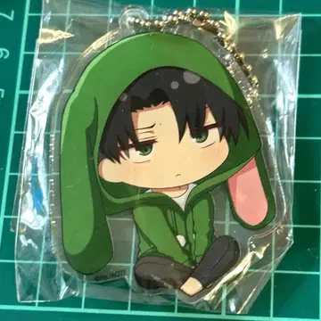 진격의 거인 리바이 아크릴 키링 토끼 귀ver.