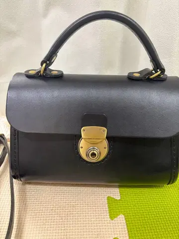 헬츠 푸치미뇽 블랙 숄더 herz