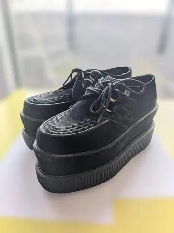 T.U.K. 블랙 스웨이드 더블 플랫폼 크리퍼 슈즈