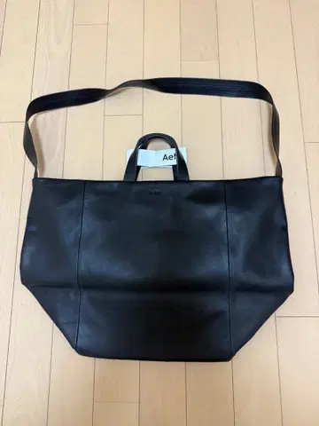 새상품 Aeta 가죽 토트백 블랙 LE15