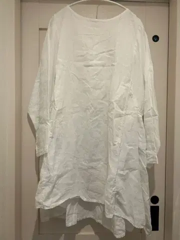 네스트로브 블라우스