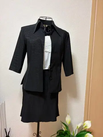 크로커다일풍 블랙 타이트 플레어 스커트 셋업 투피스 빈티지