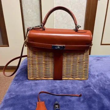 라탄과 가죽 숄더백