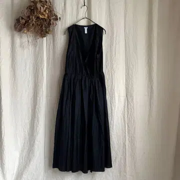 [새상품급] DOSA 도사 실크 슬리브리스 카슈쿨 원피스