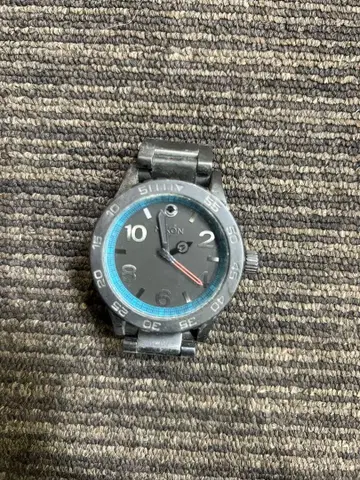 NIXON 손목시계 스타 워즈 밀레니엄 팔콘 모델 작동 안 함