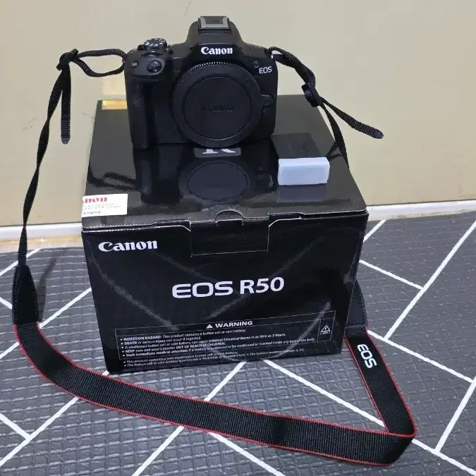 캐논 R50 카메라 팝니다. (상태 좋음)