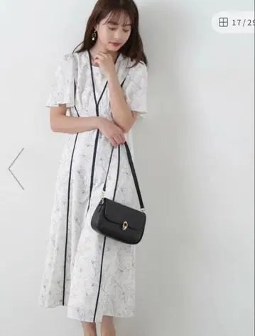 미사용 새상품 프로포션 바디 드레싱 배색 라인 꽃무늬 원피스 M