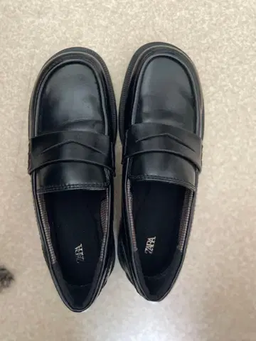 ZARA 블랙 로퍼