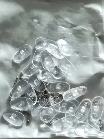 안경용 플라스틱 부품 약 30개