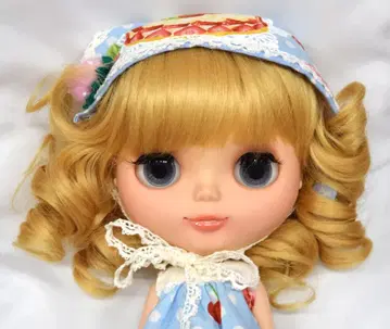 네오 브라이스 커스텀 브라이스 매트한 피부 레이스 원피스 컬 헤어