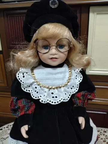 빅토리아풍 인형 금발