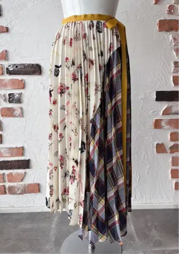 Lois CRAYON 로이스크레용 플리츠 비대칭 롱 스커트1