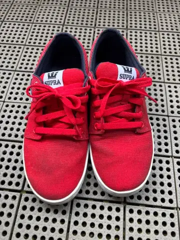 SUPRA 레드 스니커즈