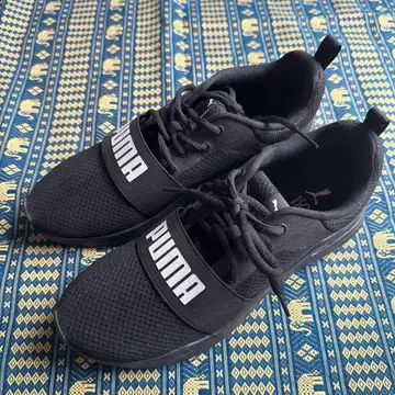PUMA 블랙 스니커즈 SOFTFOAM+