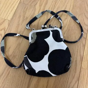 마리메꼬 모노톤 꽃무늬 가마구치 파우치