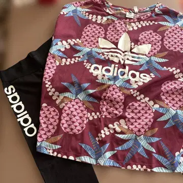 adidas 파인애플 패턴 반팔 티셔츠 & 레깅스 세트