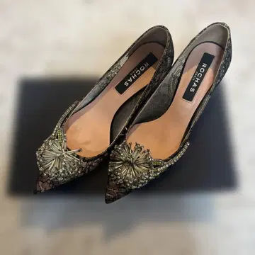 ROCHAS 펌프스