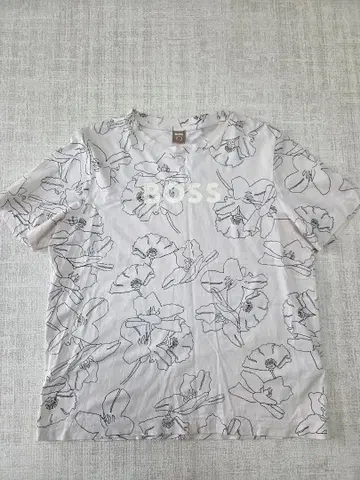HUGO BOSS 플라워 프린트 반팔 T셔츠 S