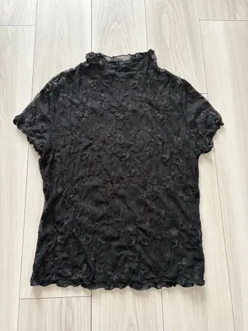 4298 시즈카 코무로 블랙 레이스 상의 꽃무늬 시어 반팔