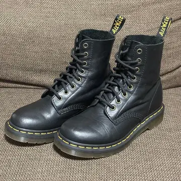 [ 컨디션 최상 ] 닥터마틴 8홀 AW006 UK4 23.0cm 상당