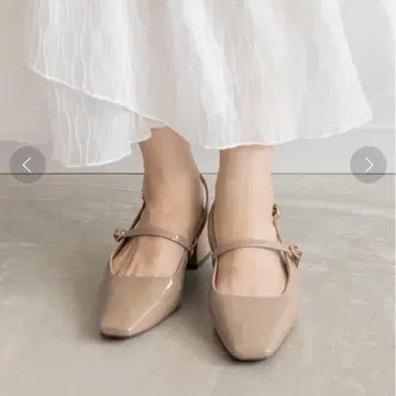 [새상품급] 플라워 백 스트랩 펌프스 그레이지 M 스퀘어토