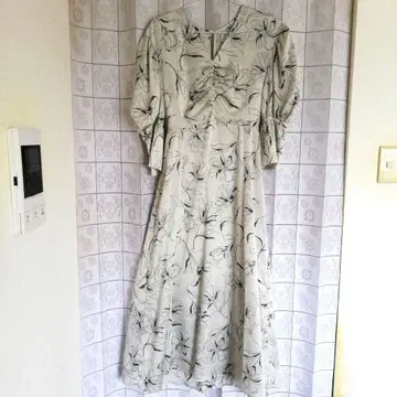 스나이델 플라워 프린트 반팔 원피스