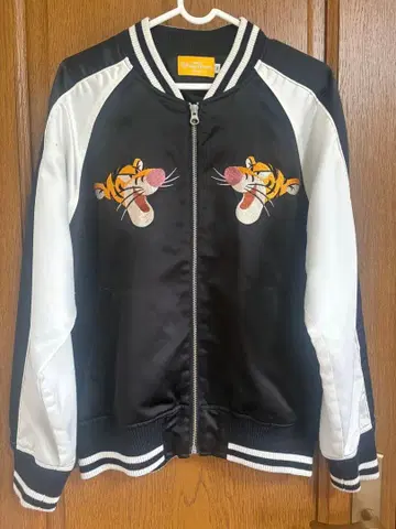 도쿄 디즈니 리조트 한정판 티거 자수 스카잔