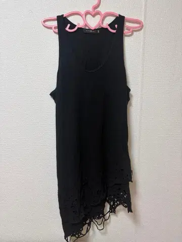 CIVARIZE 블랙 레이어드 탱크탑 슬리브리스