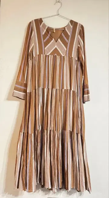 tomorrowland 누키테파 브라운 스트라이프 V넥 원피스