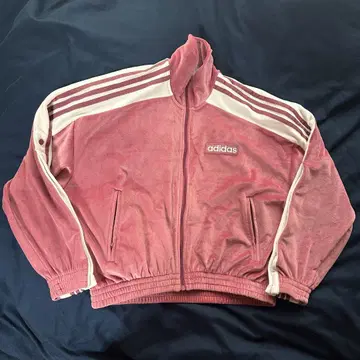 adidas 벨로아 M 사이즈 시게모리 사토미 착용 모델