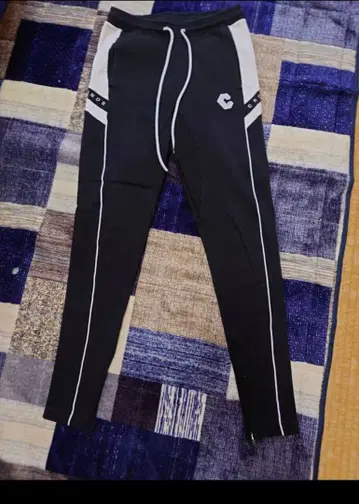 크로노스 CRONOS 사이드 스트라이프 블랙 조거 팬츠