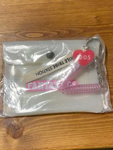 FANTASTICS 투명 파우치 하트형 키링 포함