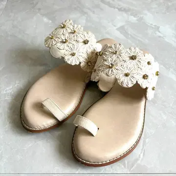 RANDA 플라워 비쥬 플랫 샌들 S 아이보리