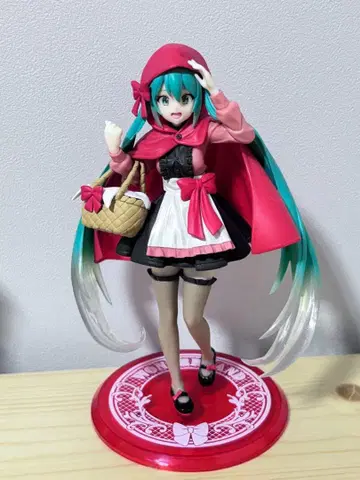 하츠네 미쿠 피규어 빨간 망토
